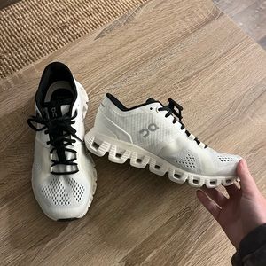 Womens On Cloud X size 5.5